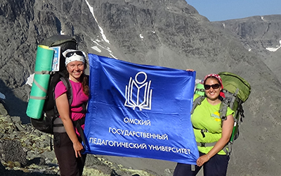 Флаг педагогического университета побывал на высочайшей вершине Юдычвумчорр горного массива Хибины