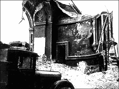 Успенский кафедральный собор в Омске после взрыва в 1935 году